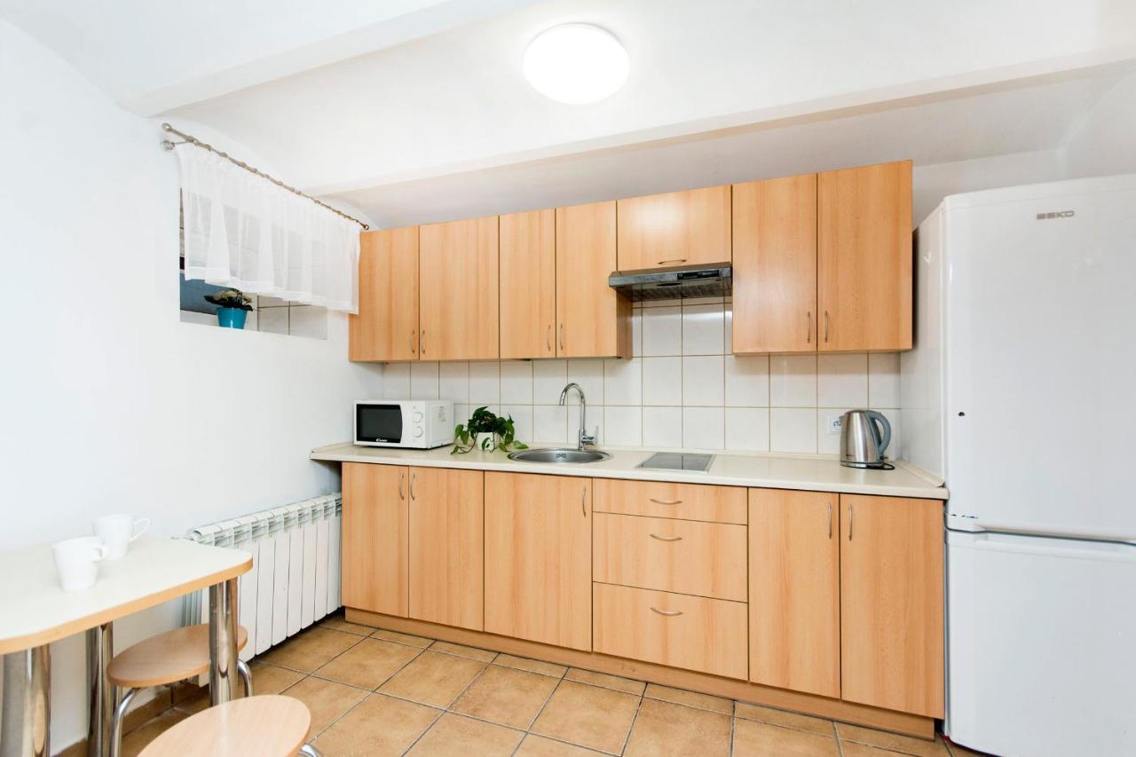 Akademikus Hostel *